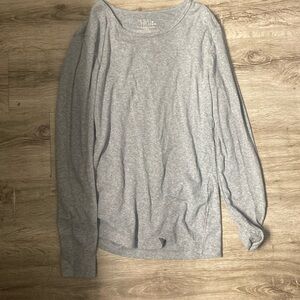 Long sleeve tee.